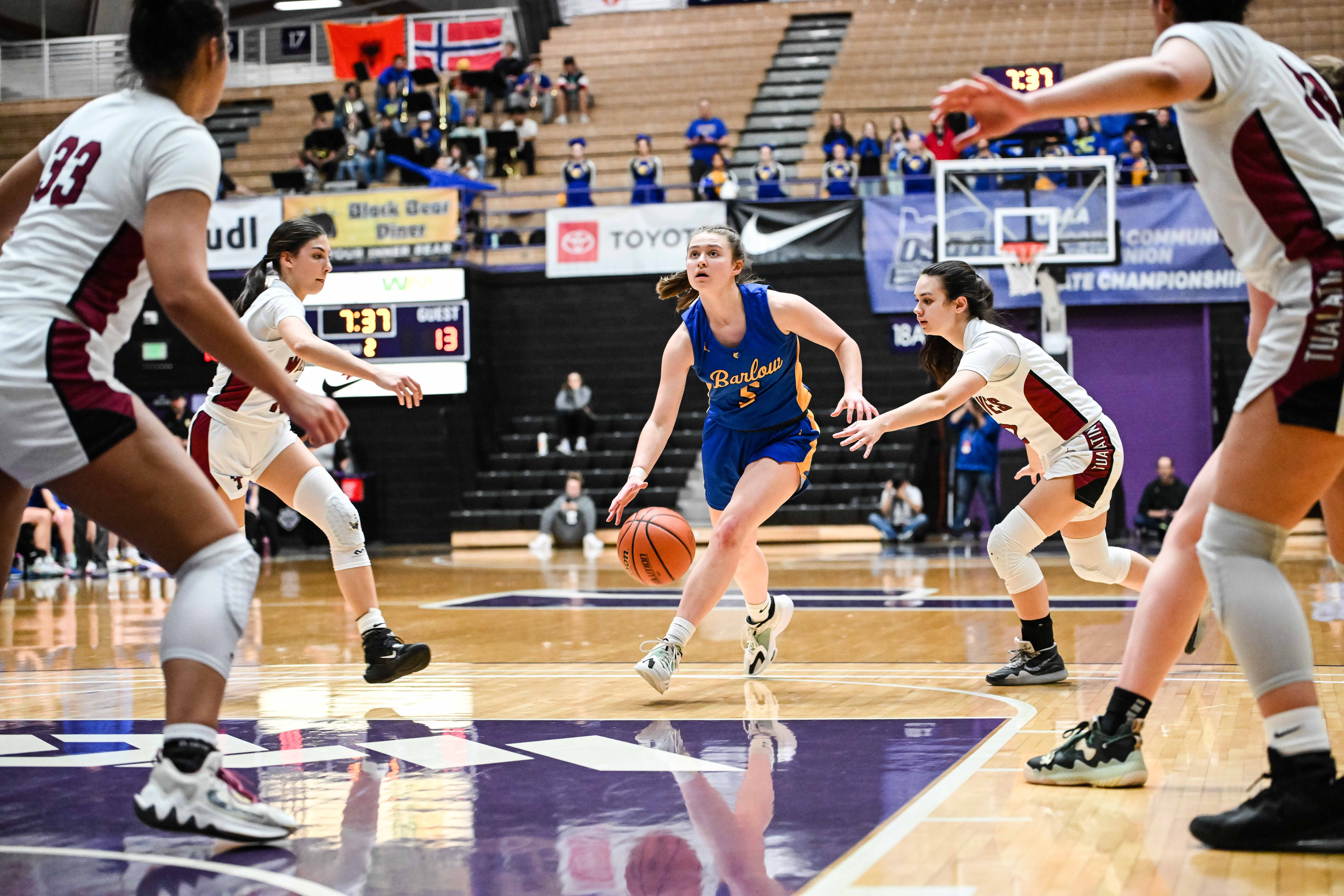Barlow Tualatin 6A Oregon girls basketball quarterfinal Naji Saker -50